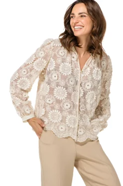 1605-34 / Rechtvallende Bloes In Stretch Tulle Met Broderie><noscript><img width=
